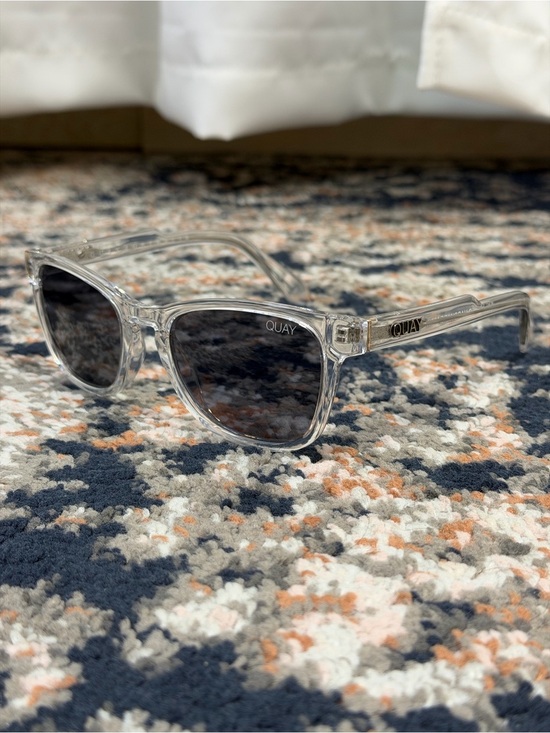 Quay Australia ‘Hardware Mini’ Unisex Polarized Sunglasses in “Clear / Smoke” main image 8